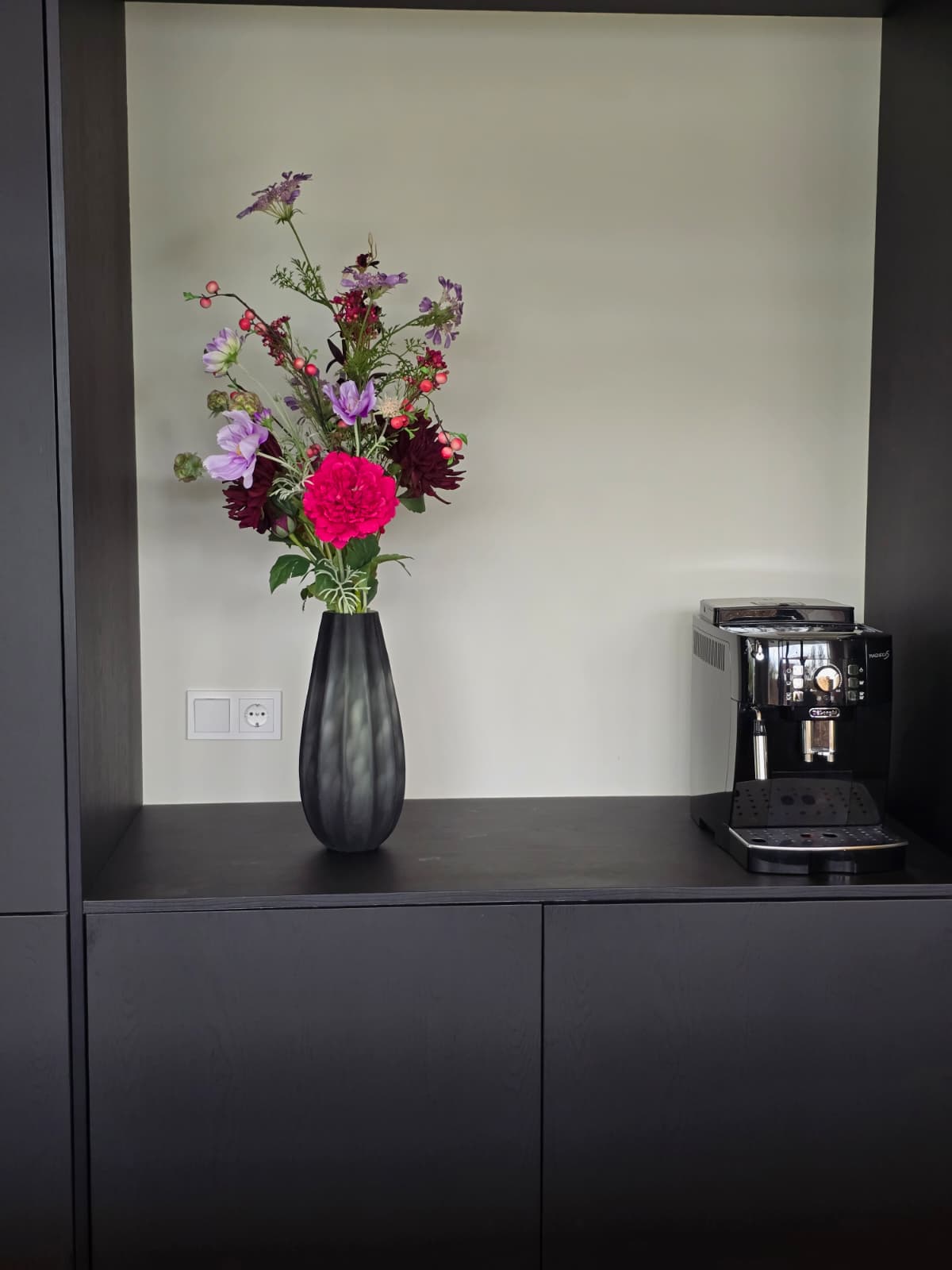 Kundenfoto Real touch Seidenblumenstrauß Mila in der Küche von Fleurisant