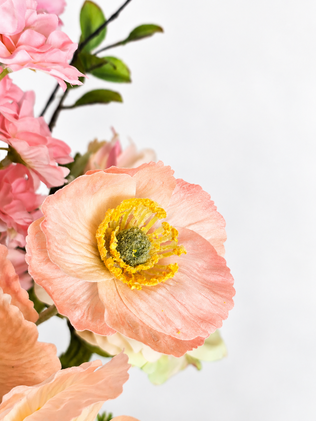 Real Touch Seidenblumenstrauss Lilly Fleurisant closeup 3