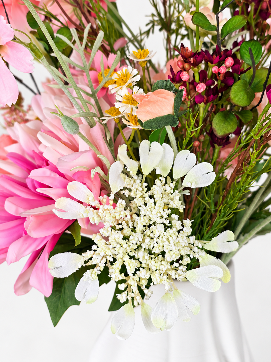 Real Touch Seidenblumenstrauss Lilly Fleurisant closeup 4