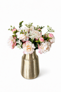 Seidenblumenstrauß Lena mit Pfingstrosen in Creme und Rosé in goldener Vase