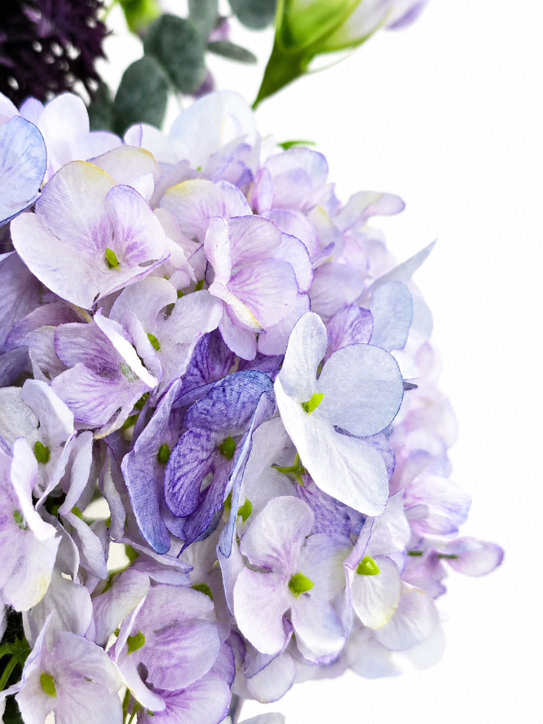 Eleganter Seidenblumenstrauß Ella mit lila und weißen Kunstblumen 