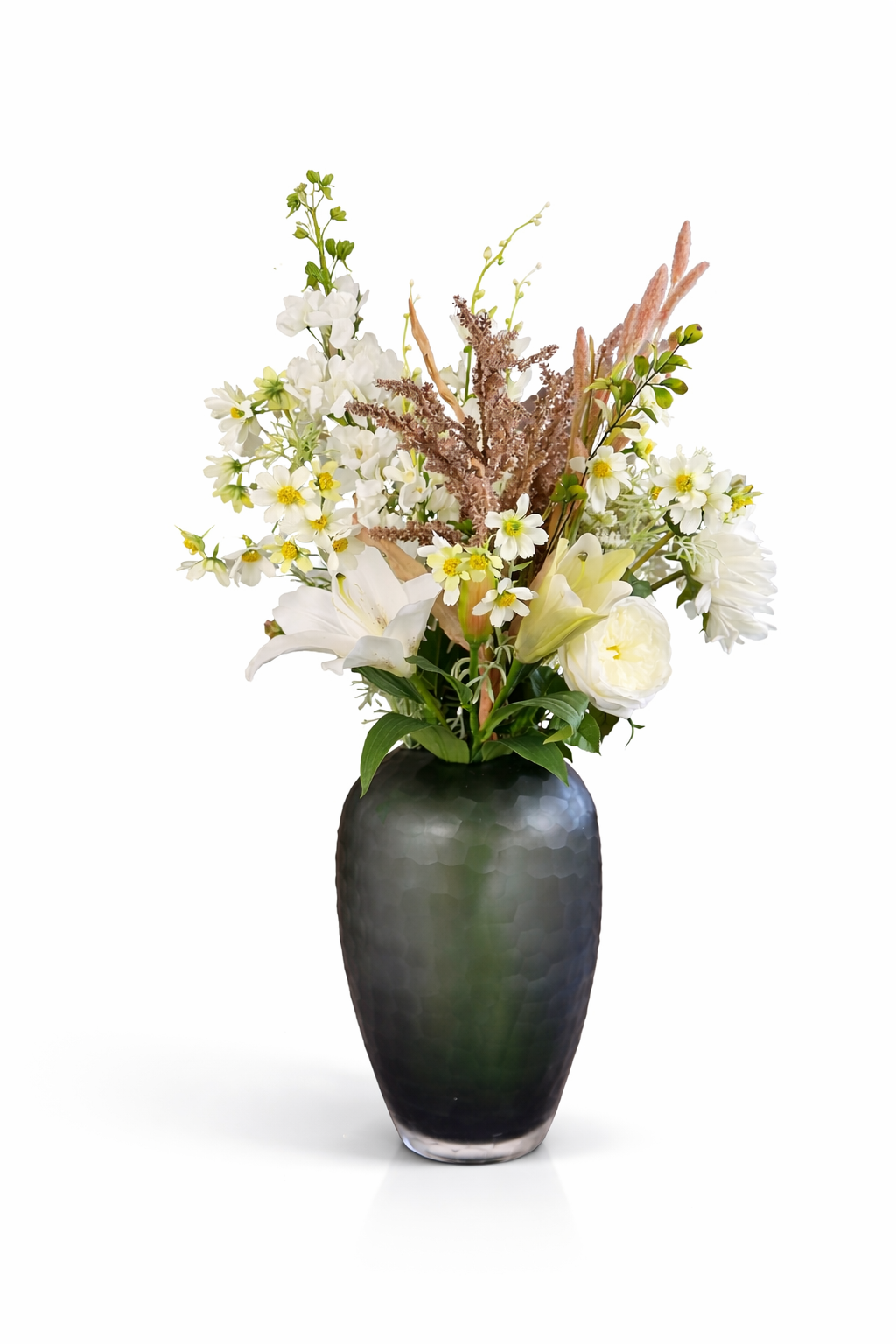 Eleganter Seidenblumenstrauß Jess mit weißen und cremefarbenen Kunstblumen in dunkler Vase