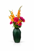Lebendiger Seidenblumenstrauß Lia mit orangefarbenen und pinken Kunstblumen in grüner Vase