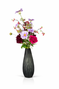 Eleganter Seidenblumenstrauß Mila mit lilafarbenen und rosa Kunstblumen in dunkler Vase