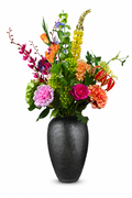 arbenfroher Seidenblumenstrauß Milou mit rosa, orangefarbenen und violetten Kunstblumen in der Vase luca von fleursiant
