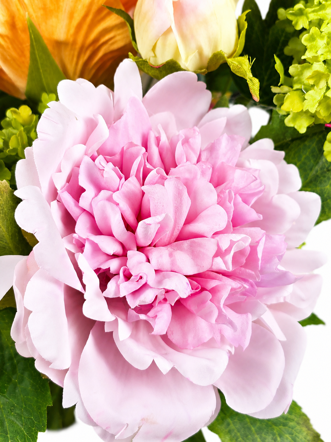 arbenfroher Seidenblumenstrauß Milou mit rosa, orangefarbenen und violetten Kunstblumen 