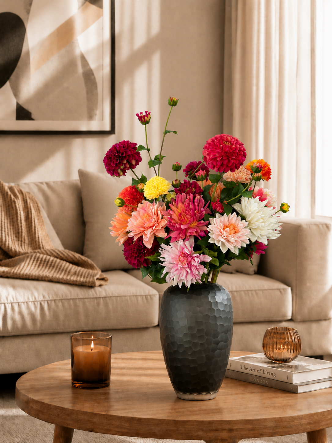 Opulenter Seidendahlienstrauß Dahlia Explosion mit farbenfrohen künstlichen Dahlien in der Vase Levi von Fleurisant