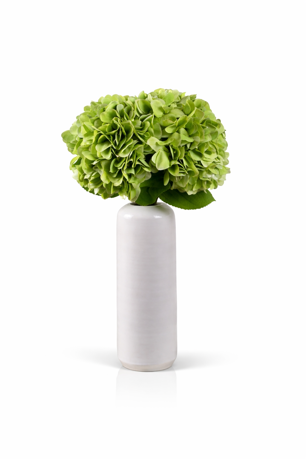 Moderner Seidenblumenstrauß Green Fortune mit grüner Hortensie in weißer Vase